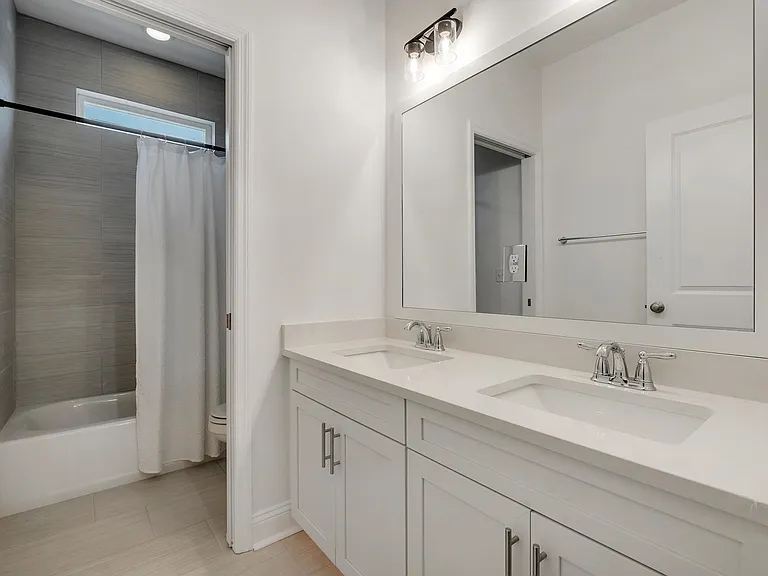 251 Bienville Pl — Photo 3