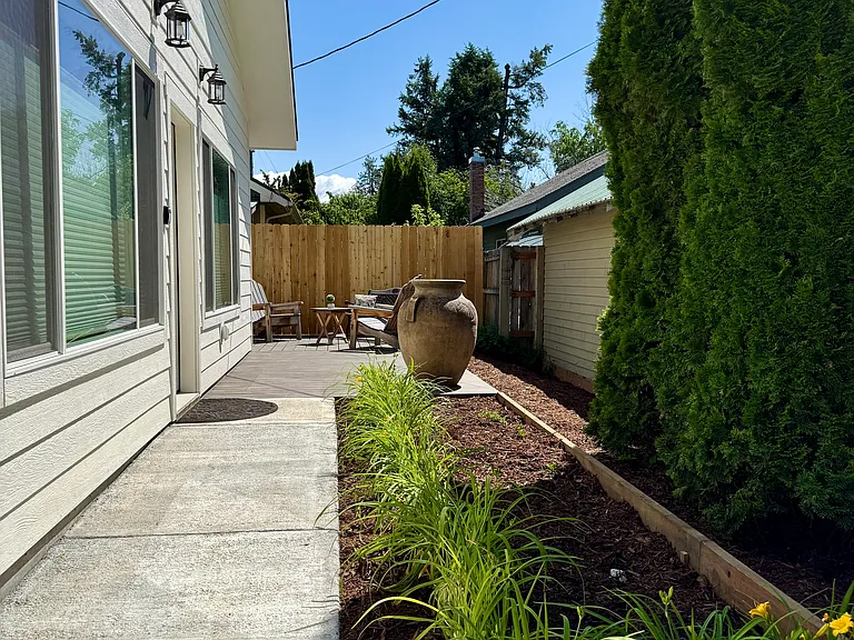 420 Euclid Ave #1 — Photo 9