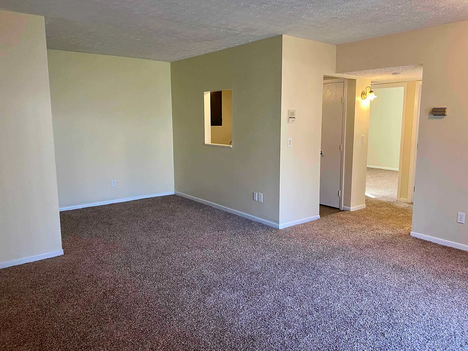 2 bed, 900 sqft, $1,250 — Photo 3