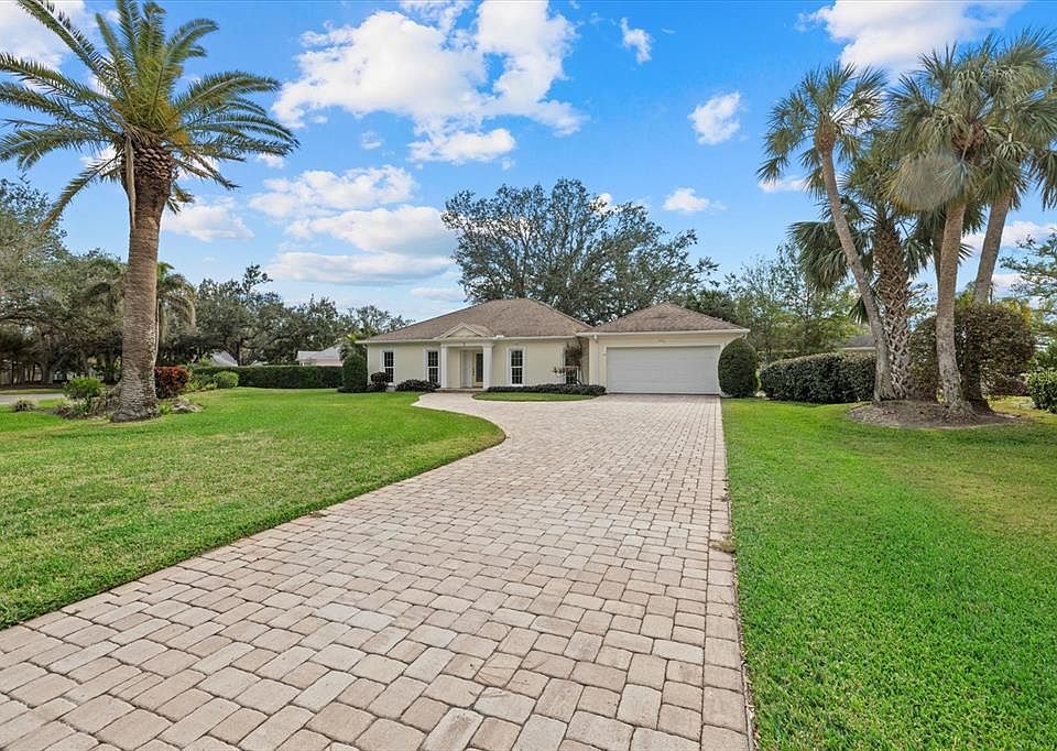 1st image of 7 Golf View Dr