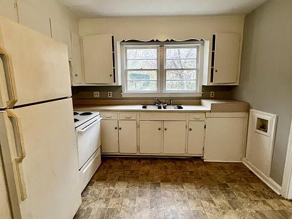 4th image of 7 Mayflower Ave