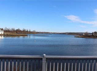 203 Cedar Ave, Portsmouth, RI 02871