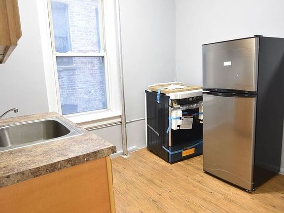 2nd image of 22 Saint Nicholas Pl APT 34