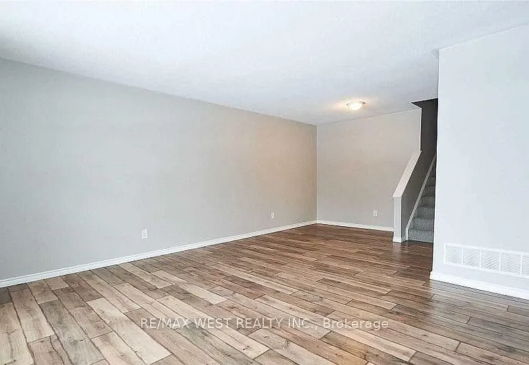 323 Centre St — Photo 22