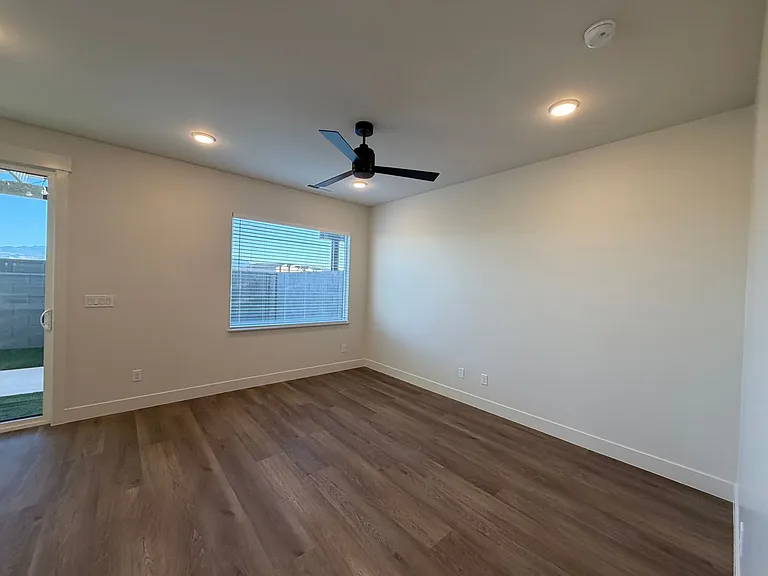 602 E Hemsworth Ln — Photo 7