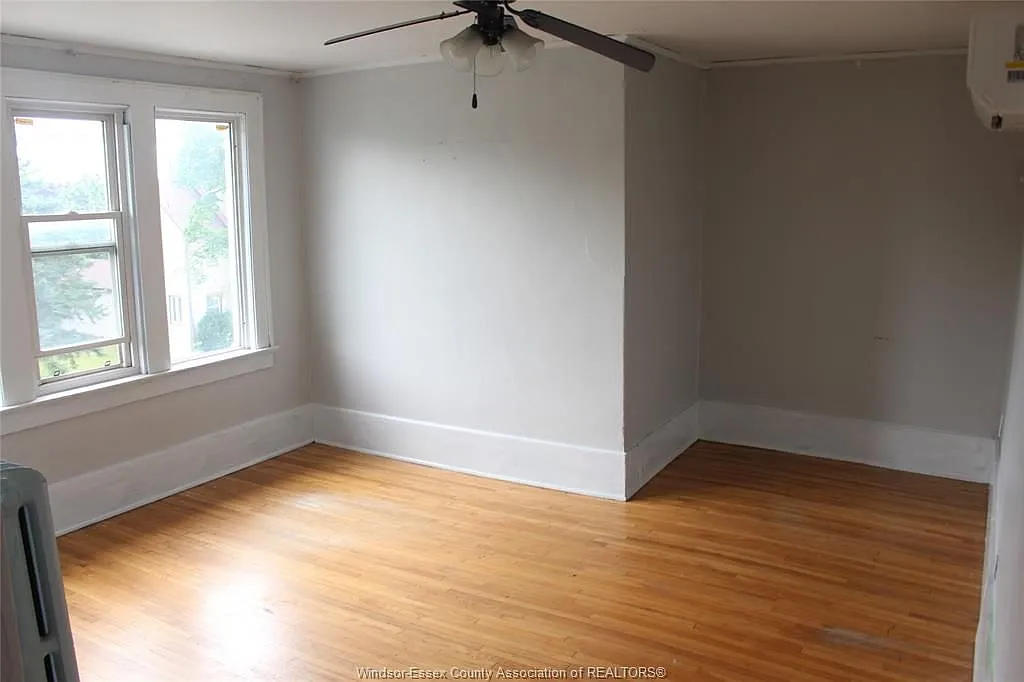 5 bed, $2,600 — Photo 2