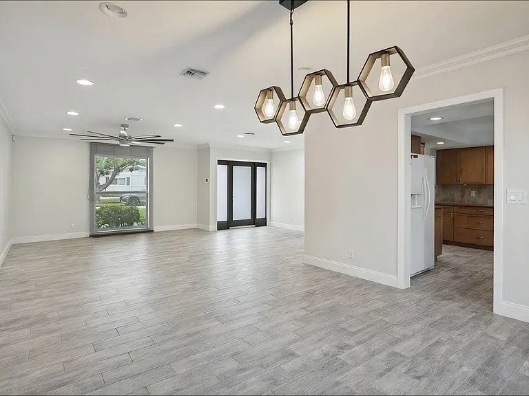 603 SE 7th Ave — Photo 8