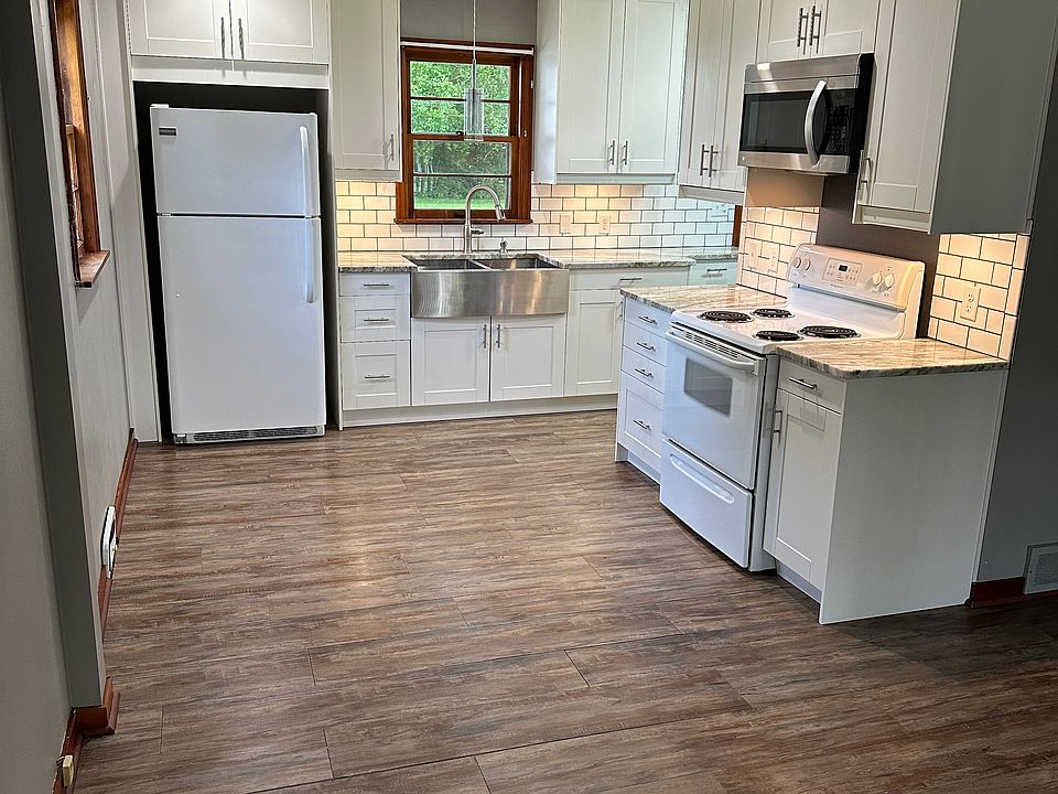 2nd image of 606 E Water St