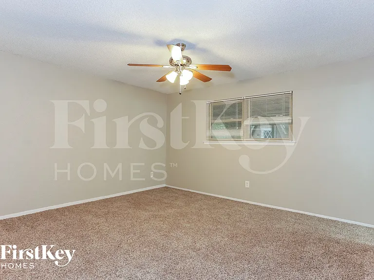 604 Circleview Dr — Photo 8