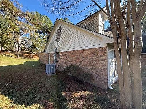 2nd image of 100 Woodhaven Dr