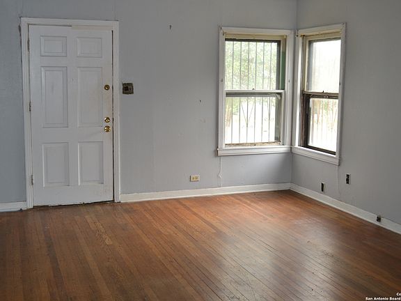 2nd image of 2702 W Craig Place