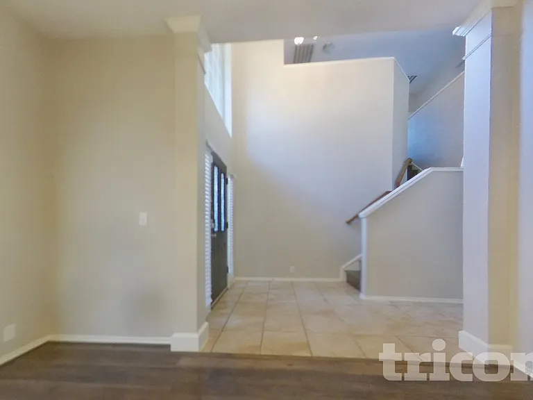 4504 Vista Meadows Dr — Photo 3