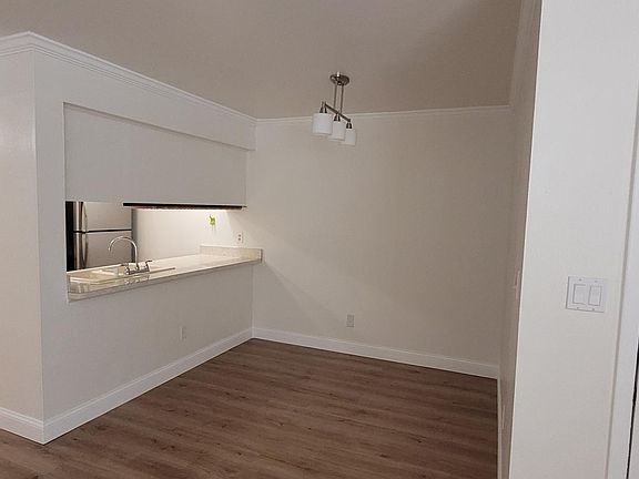 4th image of 3102 W Horatio St Unit 17