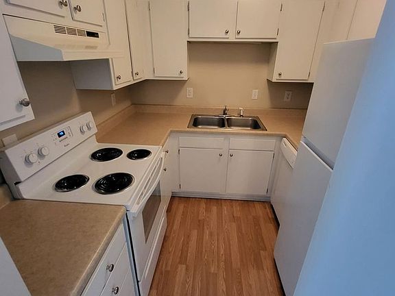 2nd image of 140 Hayes St #212