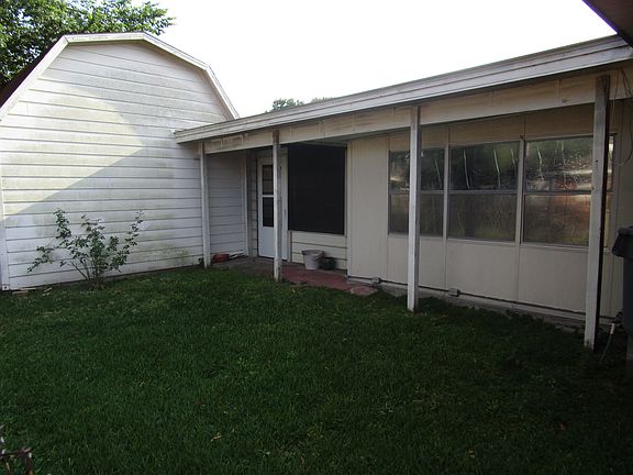 2nd image of 306 Reta Dr