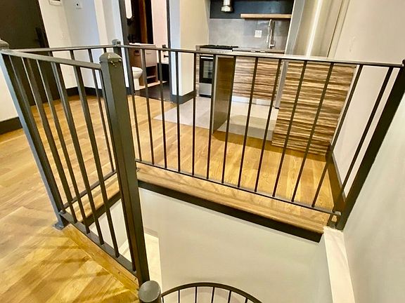4th image of 242 Hawthorne St APT 1F