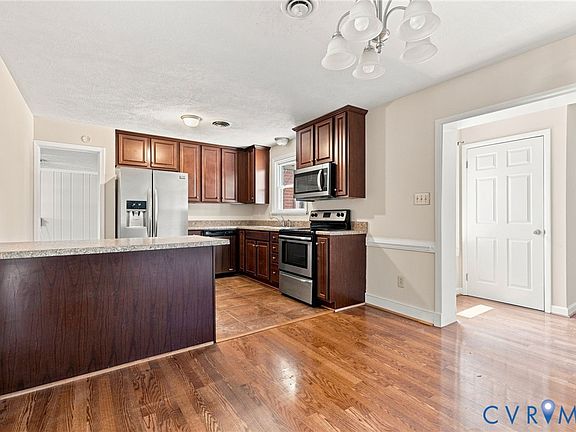 5th image of 8102 Chipplegate Dr
