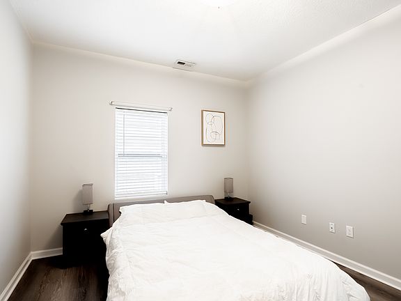 5th image of 30 E Hudson St