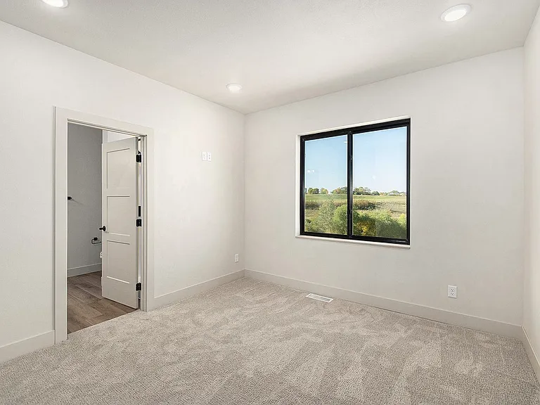 5631-5735 E Revere Dr — Photo 8