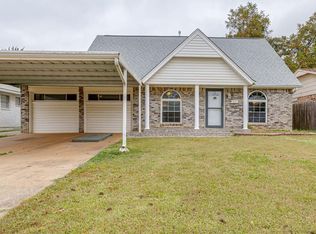 1013 NW 6th St, Moore, OK 73160