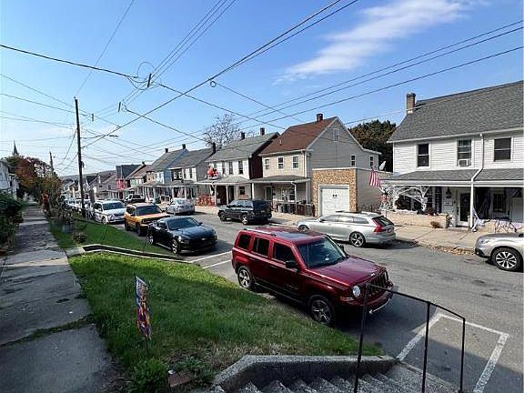 4th image of 328 E Abbott St