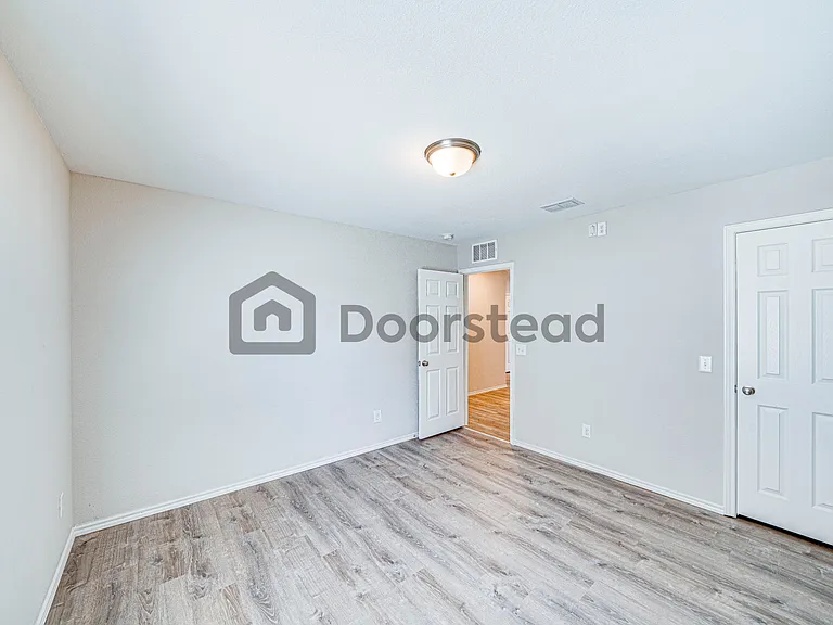 3008 Lakewood Ln — Photo 11