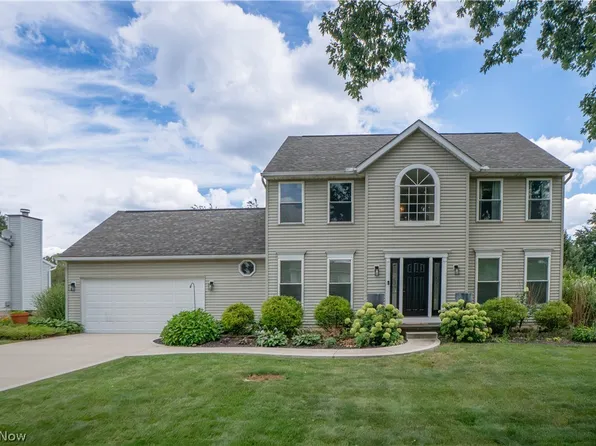 6526 Sugar Grove Cir NE, Canton, OH 44721