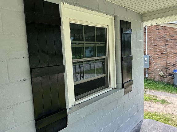 2nd image of 427 Saint Paul St