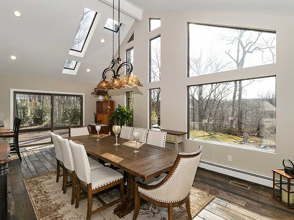 2nd image of 5 Beacon Hill Dr