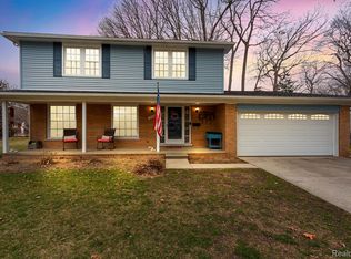 33050 Myrna Dr, Livonia, MI 48154