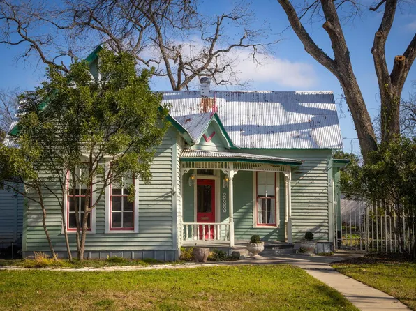 633 S Castell Ave, New Braunfels, TX 78130