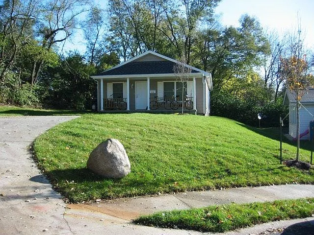1104 Sunset Ct