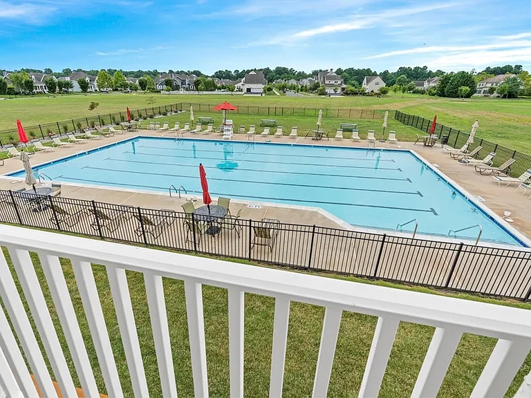 113 Tuscany Dr — Photo 31