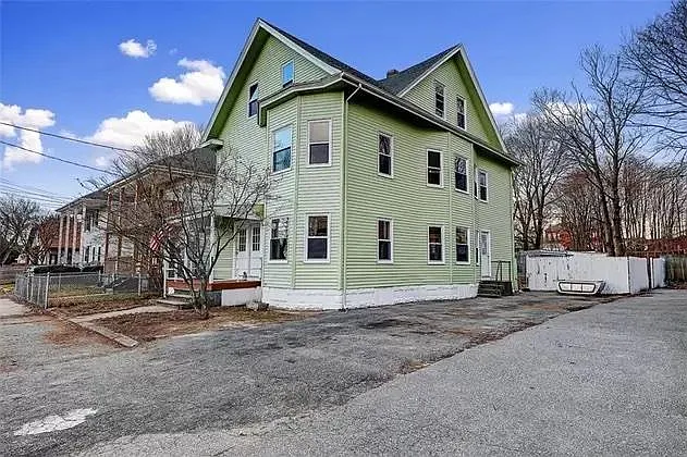 21 Ashton St