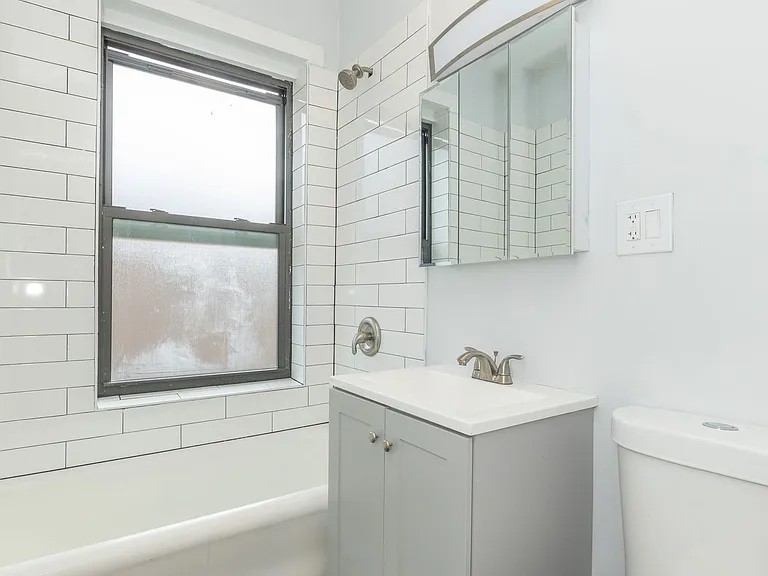 800-810 Michigan — Photo 10