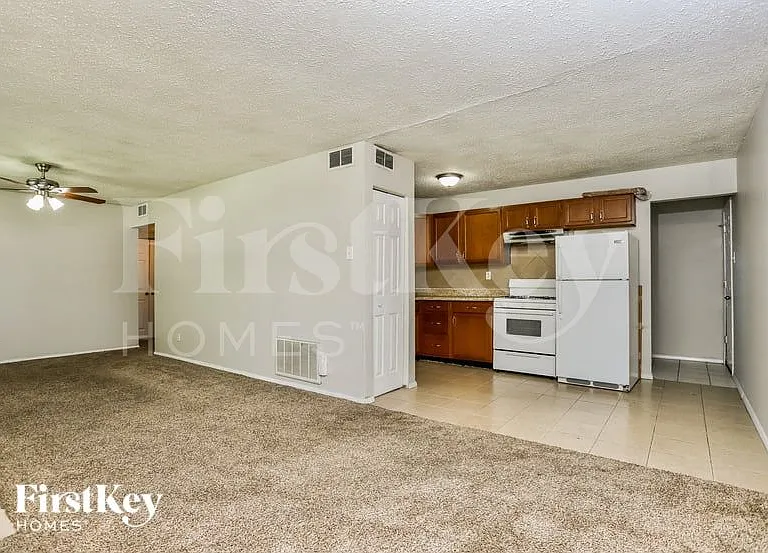 508 Saratoga Ln — Photo 5
