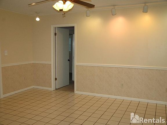 4th image of 2047 Kingston Ct