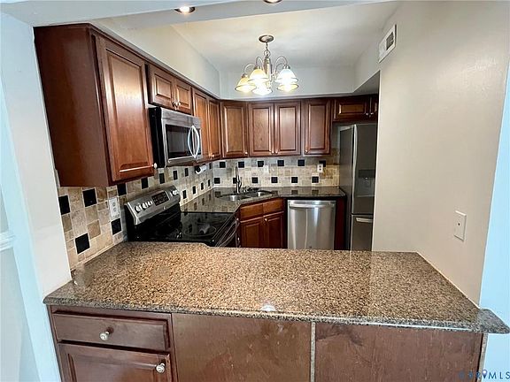 5th image of 18 Skipwith Green Cir