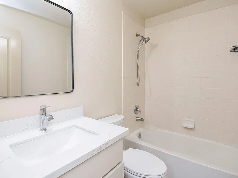 2106 Harmon Crest Ct — Photo 31