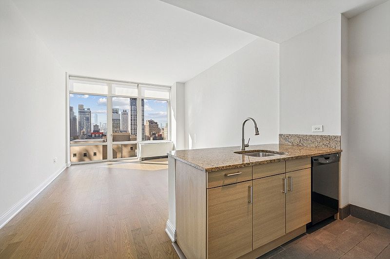 1st image of 125 W 31st St APT 27J