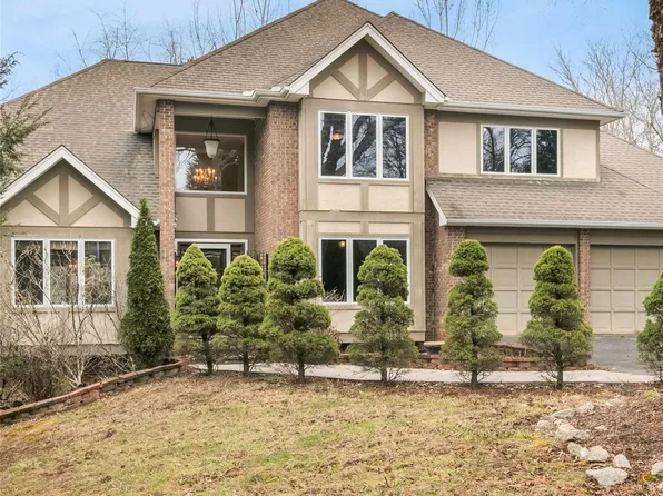 2 Sun Up Ln, Candler, NC 28715