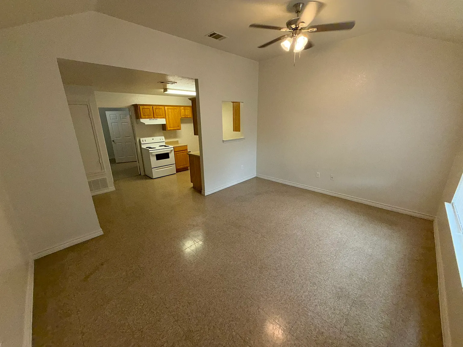 1 bed, 560 sqft, $650 — Photo 4