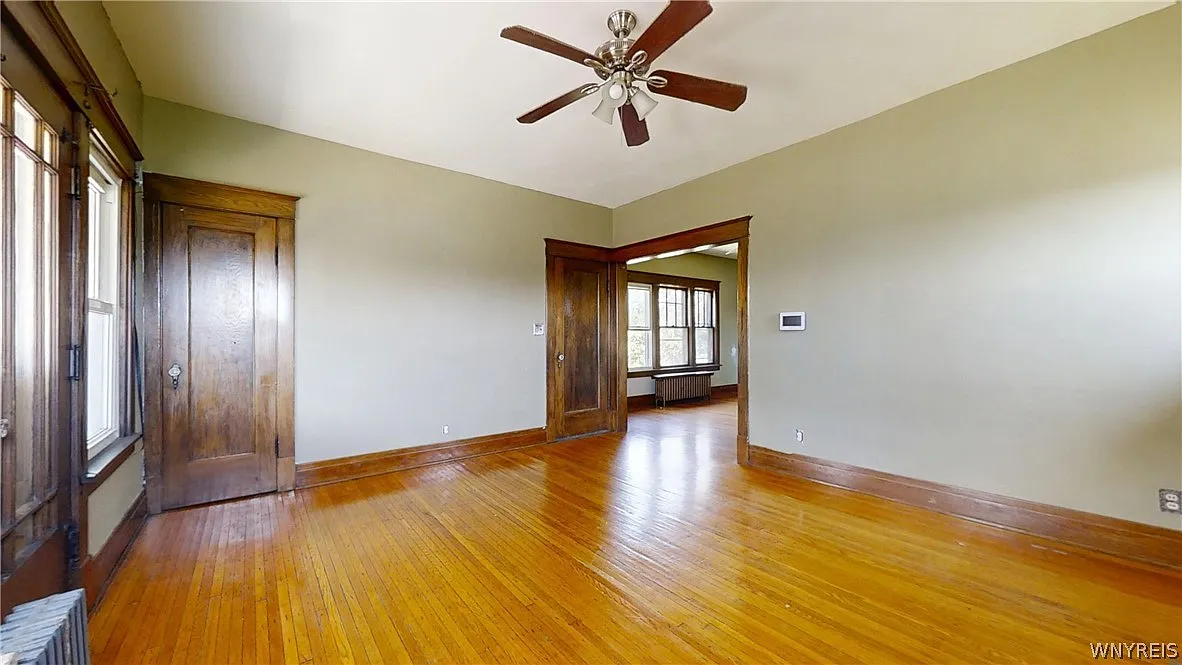 3 bed, 1.0 bath, 2917 sqft, $1,400 — Photo 3