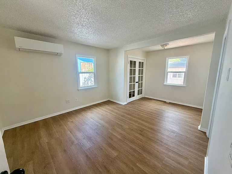 312 E Peace St — Photo 4