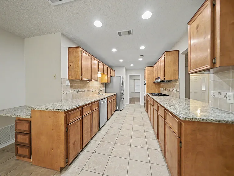 2433 Canyon Creek Dr — Photo 5