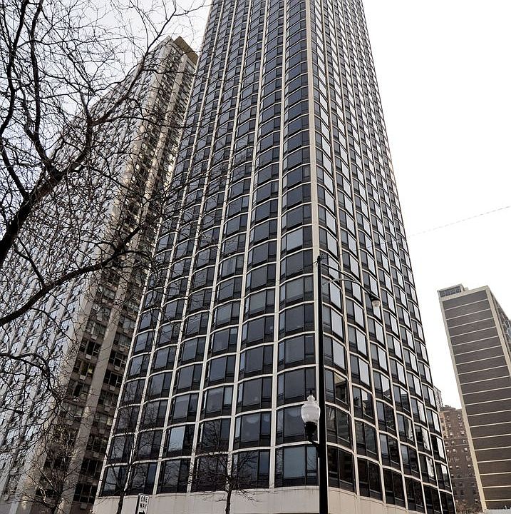 1st image of 1555 N Astor St APT 17SE