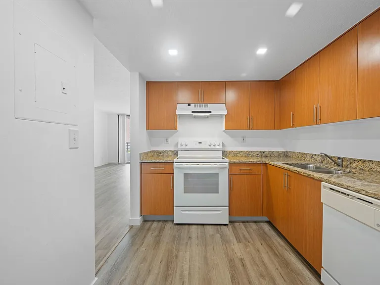 3300 NE 192nd St #915 — Photo 14