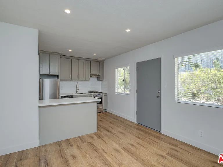 4140 Grand View Blvd #14 — Photo 2