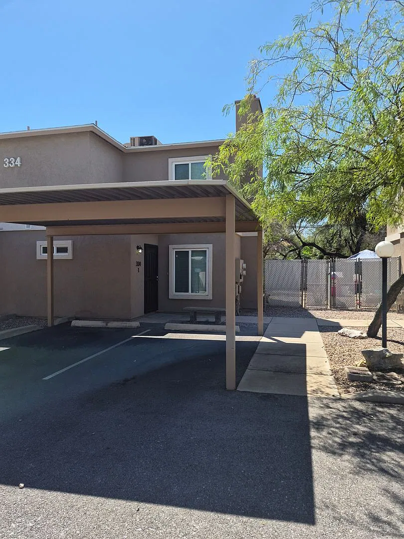Limberlost Park Townhomes - 2 Months Half Off Rent — Photo 2