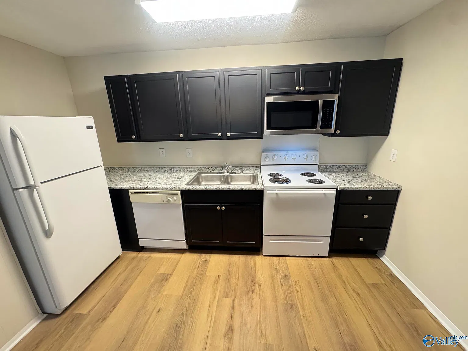 1 bed, 1.0 bath, 741 sqft, $1,100 — Photo 4
